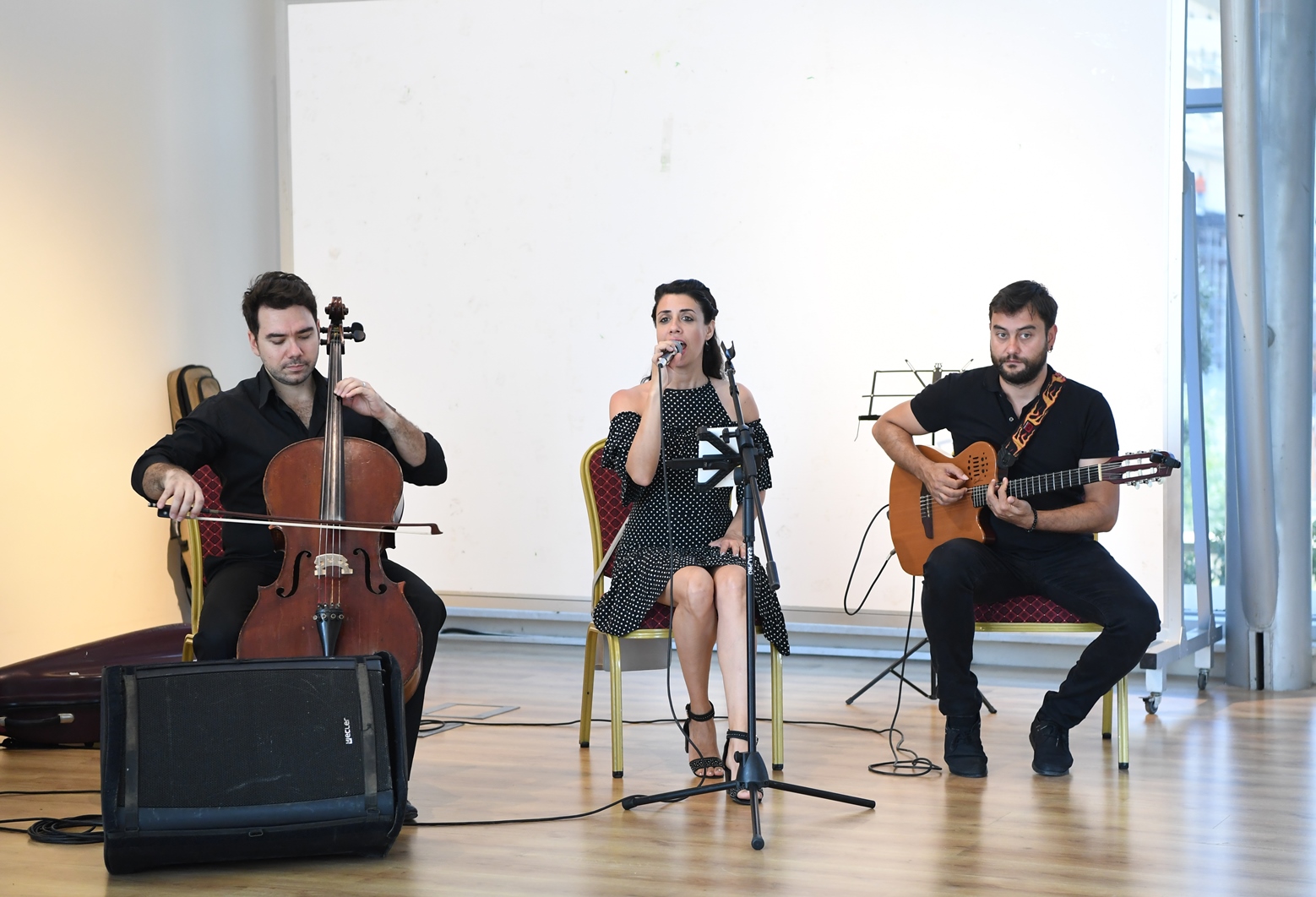 Konyaaltı Belediyesi misafirlerini klasik müzikle karşılıyor
