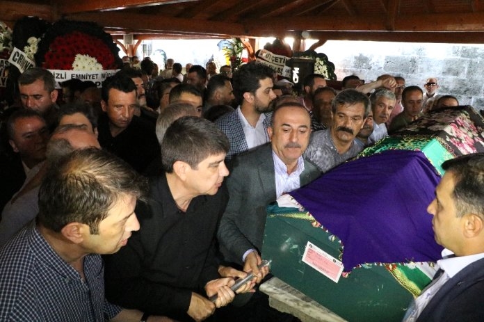 Menderes Türel’in annesi son yolculuğuna uğurlandı