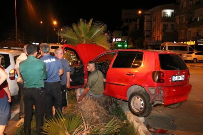 Makas atan araç otomobile vurup kaçtı