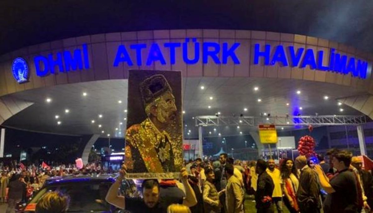 Sultan Vahdettin portresi Atatürk Havalimanı’nda