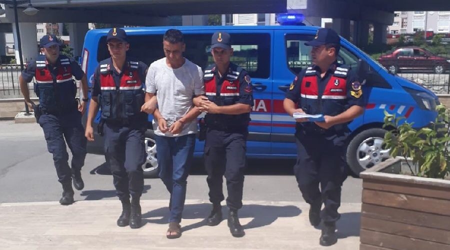 ‘Polisim’ diyerek dolandırdı