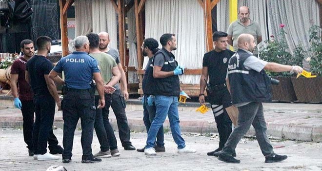 Kemer’de Silahlı Kavga: 3 Yaralı