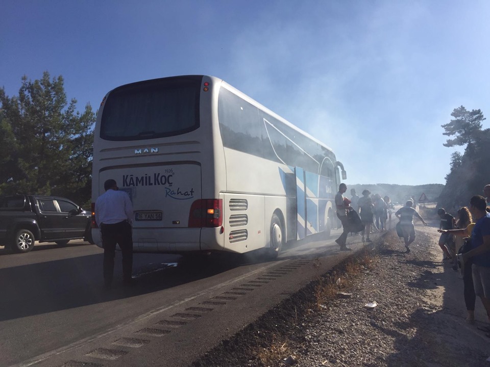 Yolcu otobüsünde “duman” paniği