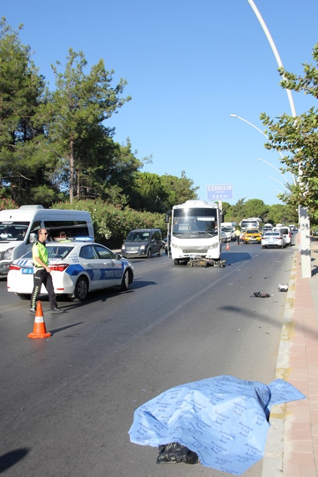 Motosiklet İle Otobüs Çarpıştı: 1 Ölü