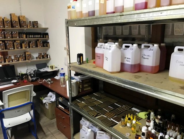 Antalya’da kaçak elektronik sigara imalathanesi ele geçirildi