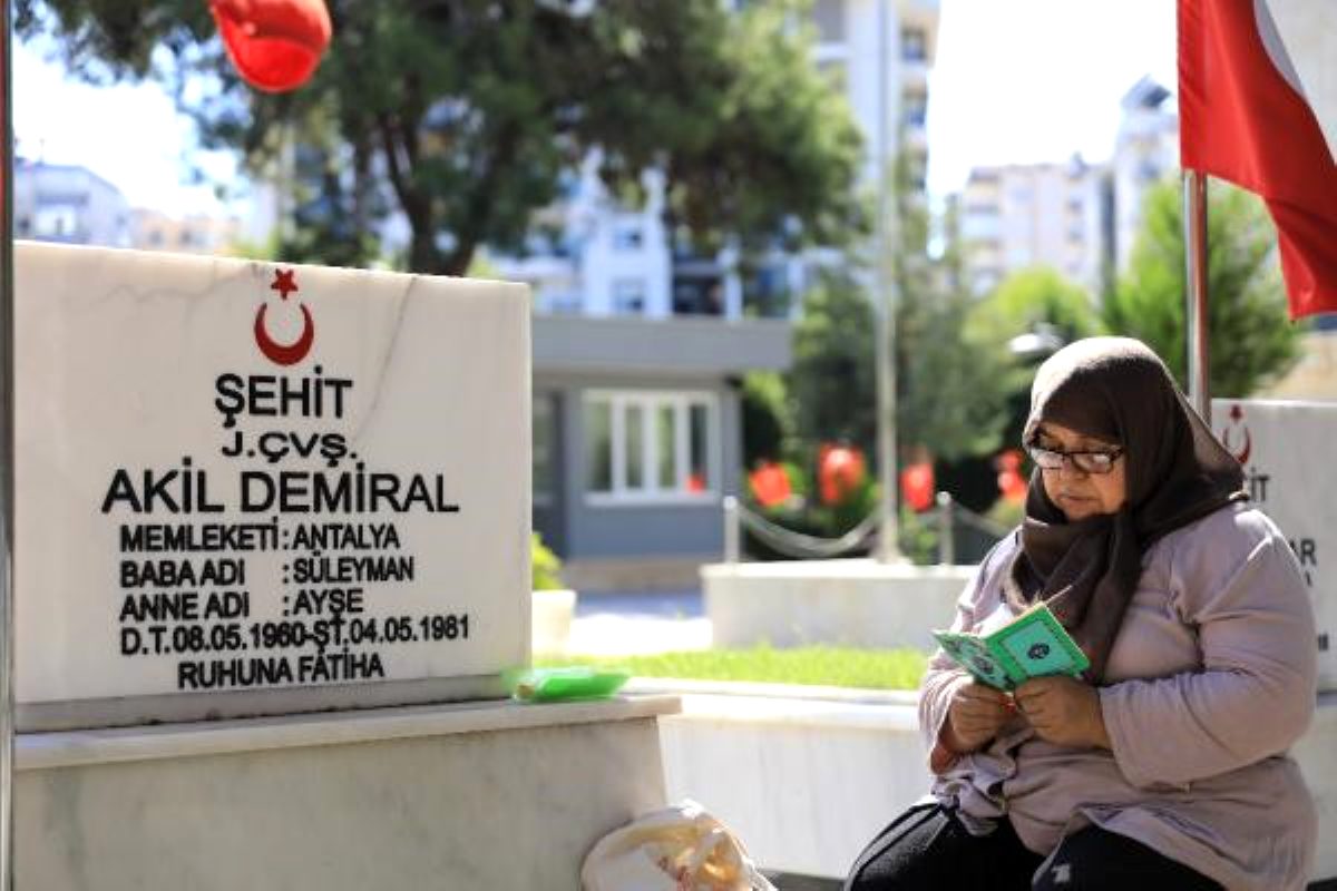Antalya’da şehitlik ve mezarlıklarda bayram yoğunluğu
