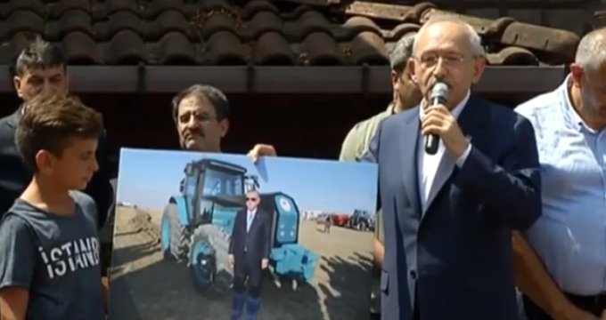 Kılıçdaroğlu, “Kibrin karesi” deyip Erdoğan’ın galoş giydiği fotoğrafı gösterdi