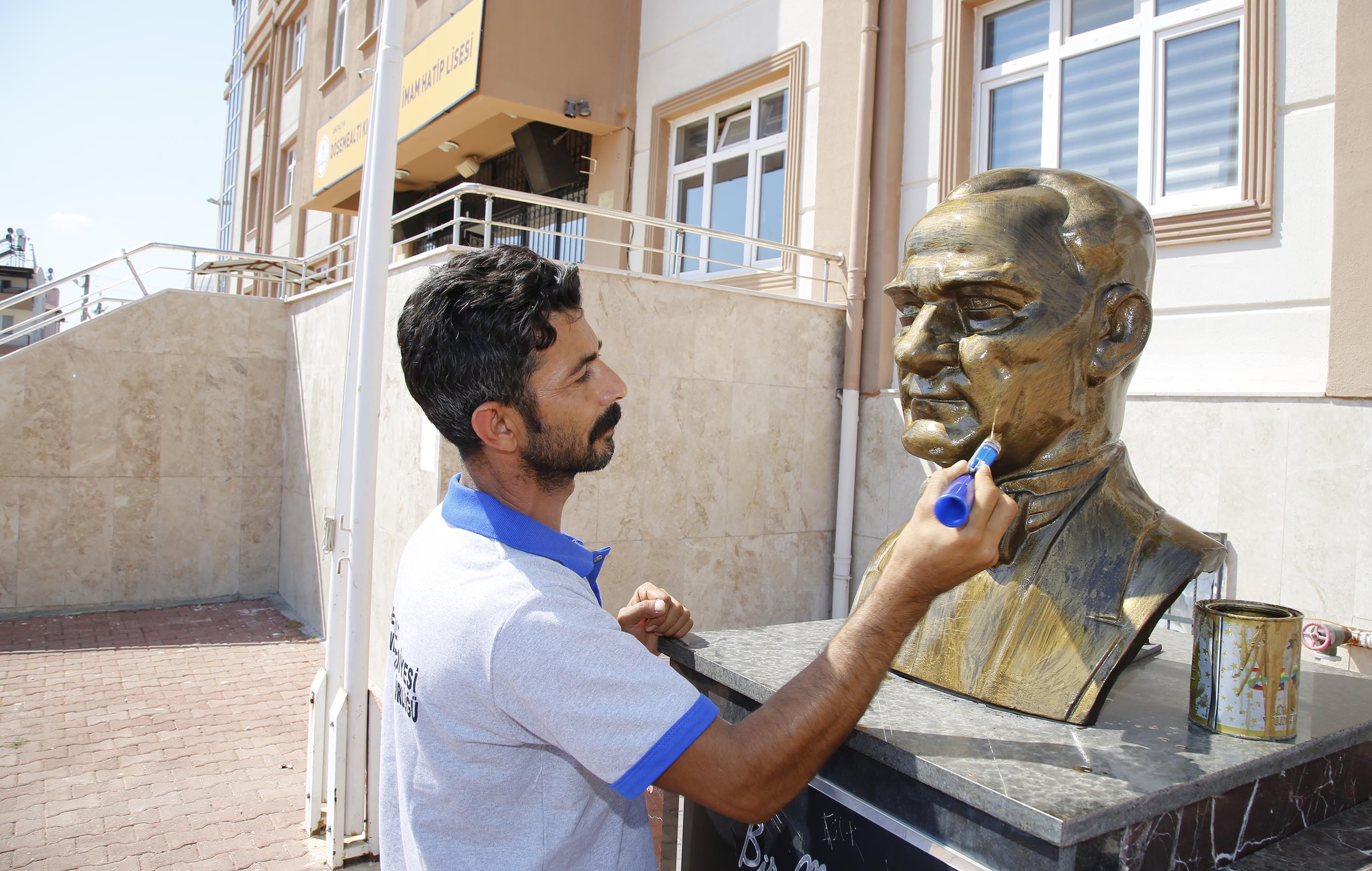 Döşemealtı Belediyesi bazı okullarda tamir, bakım ve onarım çalışması yapıyor