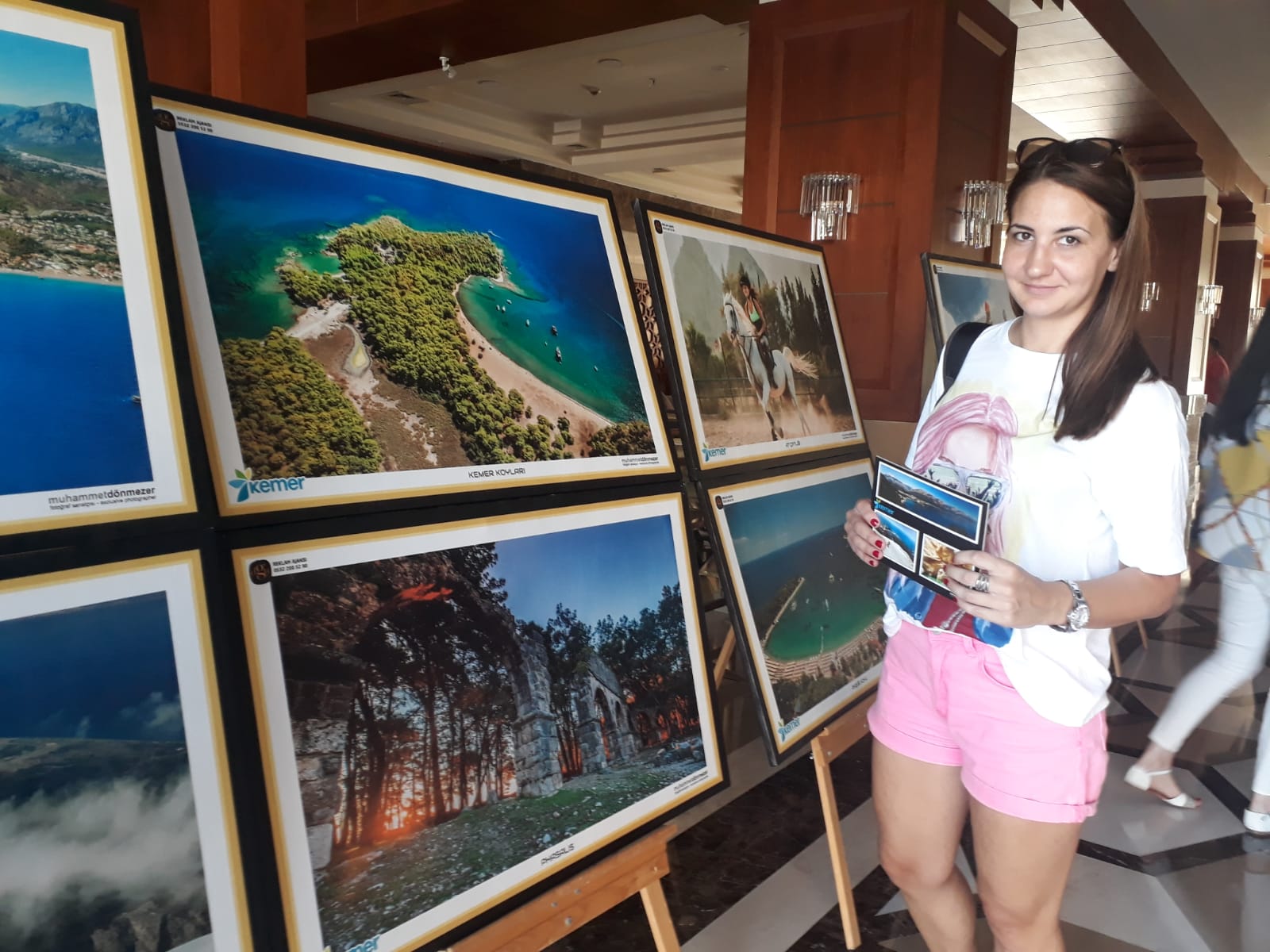 BAŞKAN TOPALOĞLU, KEMER’İ TANITAN SERGİNİN AÇILIŞINA KATILDI