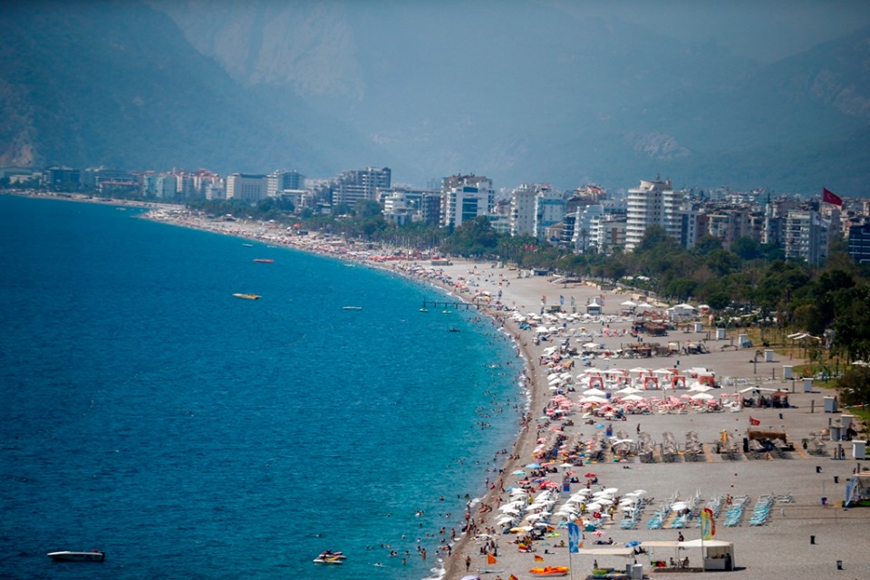 Antalya’da Sahillerde Yoğunluk