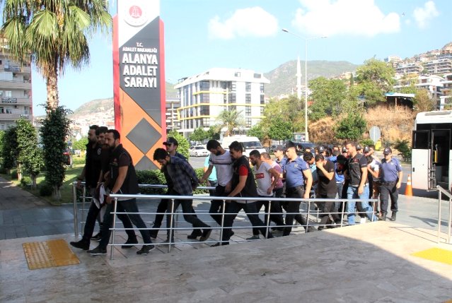 Alanya merkezli uyuşturucu operasyonda gözaltına alınan 16 şüpheli adliyede