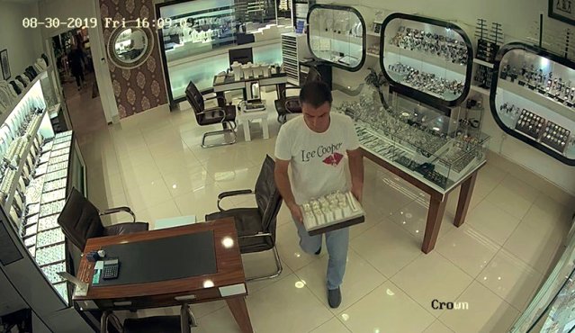 İş yeri sahibinden 1.5 kilogram altın çalan zanlıya “Köpek bile yediği çanağa pislemiyor” tepkisi
