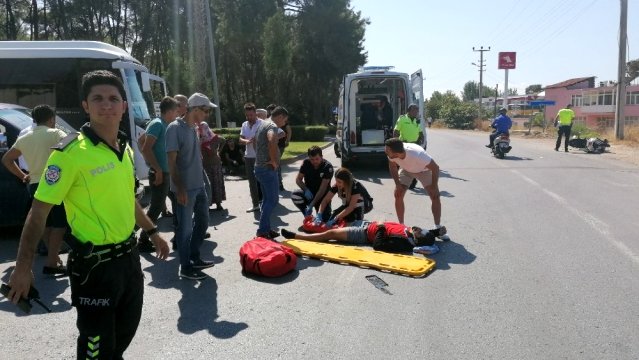 Komyonetin çarpıp 20 metre sürüklediği kasksız motosiklet sürücüsü ağır yaralandı