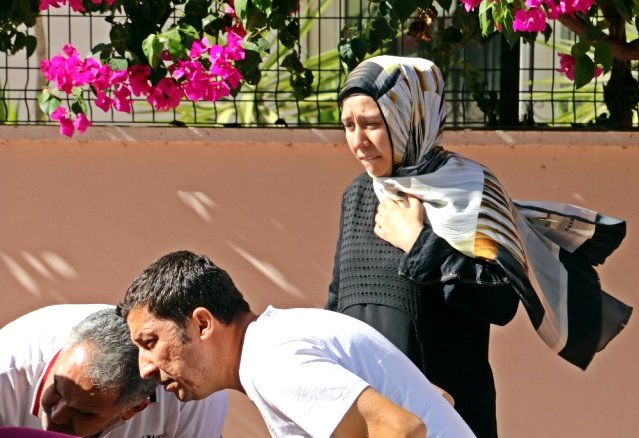 Serseri kurşun hareket halindeki otomobilin ön camına isabet etti