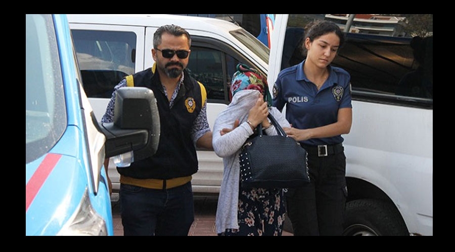 Tornavidayla dairenin kapısını açmaya çalışan 2 kadına suçüstü
