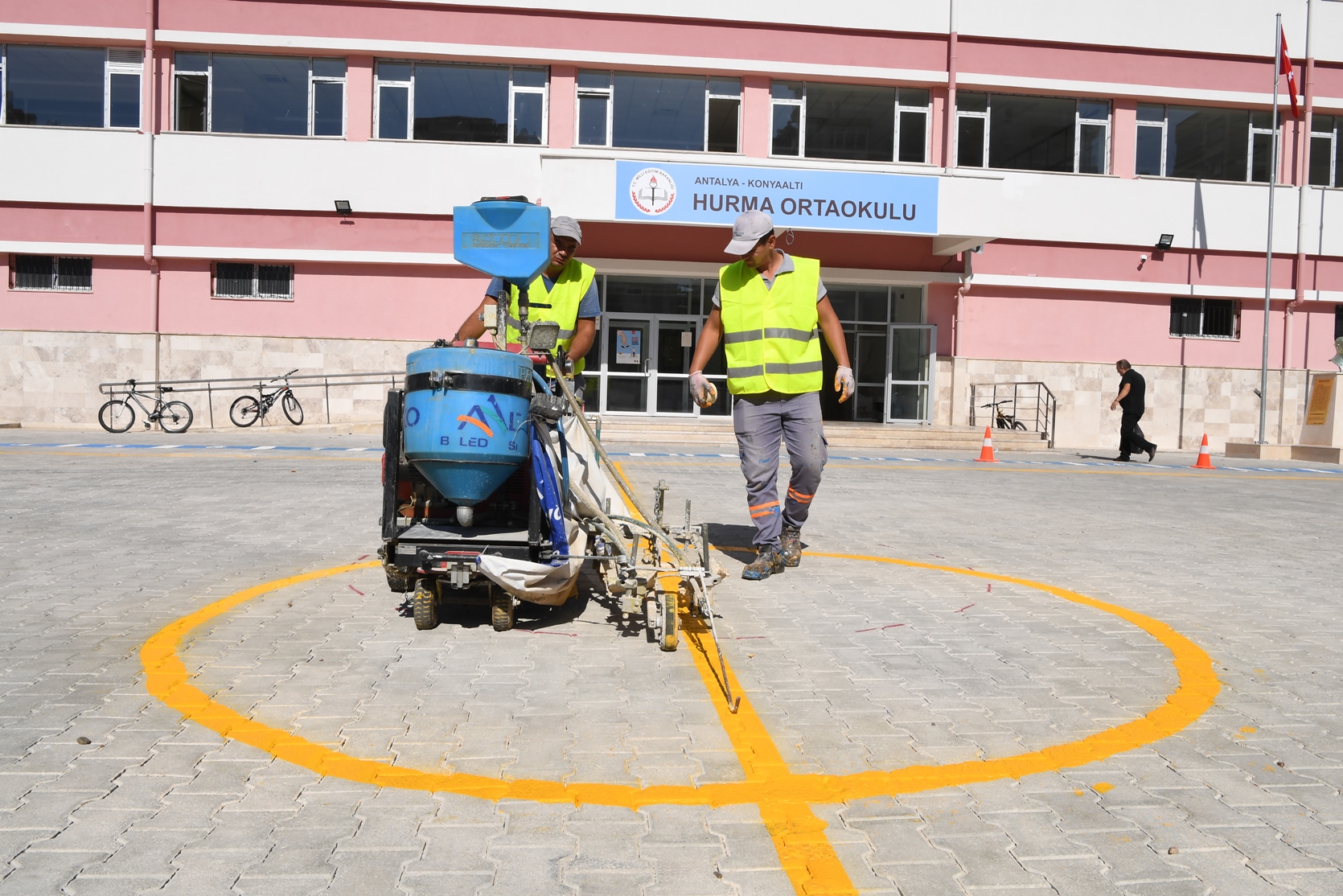 Başkan Esen, “Okullara desteğimiz sürüyor”