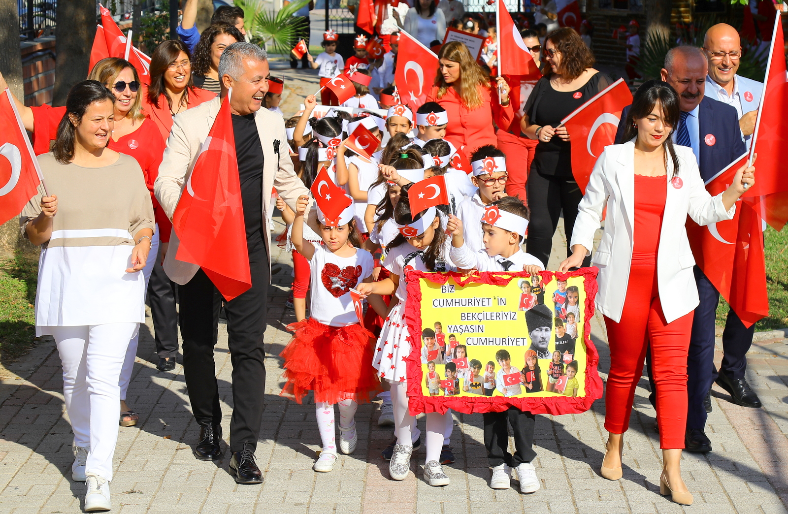 29 EKİM’İ BAŞKAN SÖZEN’LE KUTLADILAR