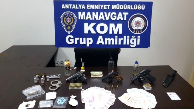 Antalya’da silah ve uyuşturucu operasyonu