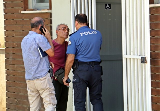Yaşlı adama tuvalette kabusu yaşattı