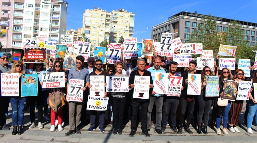 Büyükşehir Belediyesi’nde işten çıkartılan tiyatroculardan eylem