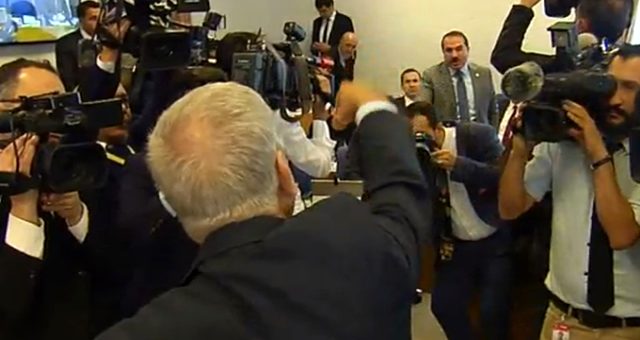 Meclis’te eyt gerginliği!milletvekilleri birbirine girdi