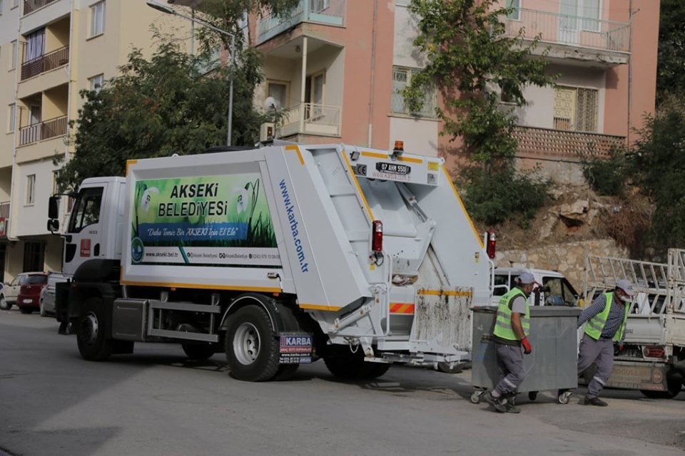 Akseki Belediyesine Hibe Çöp Kamyonu