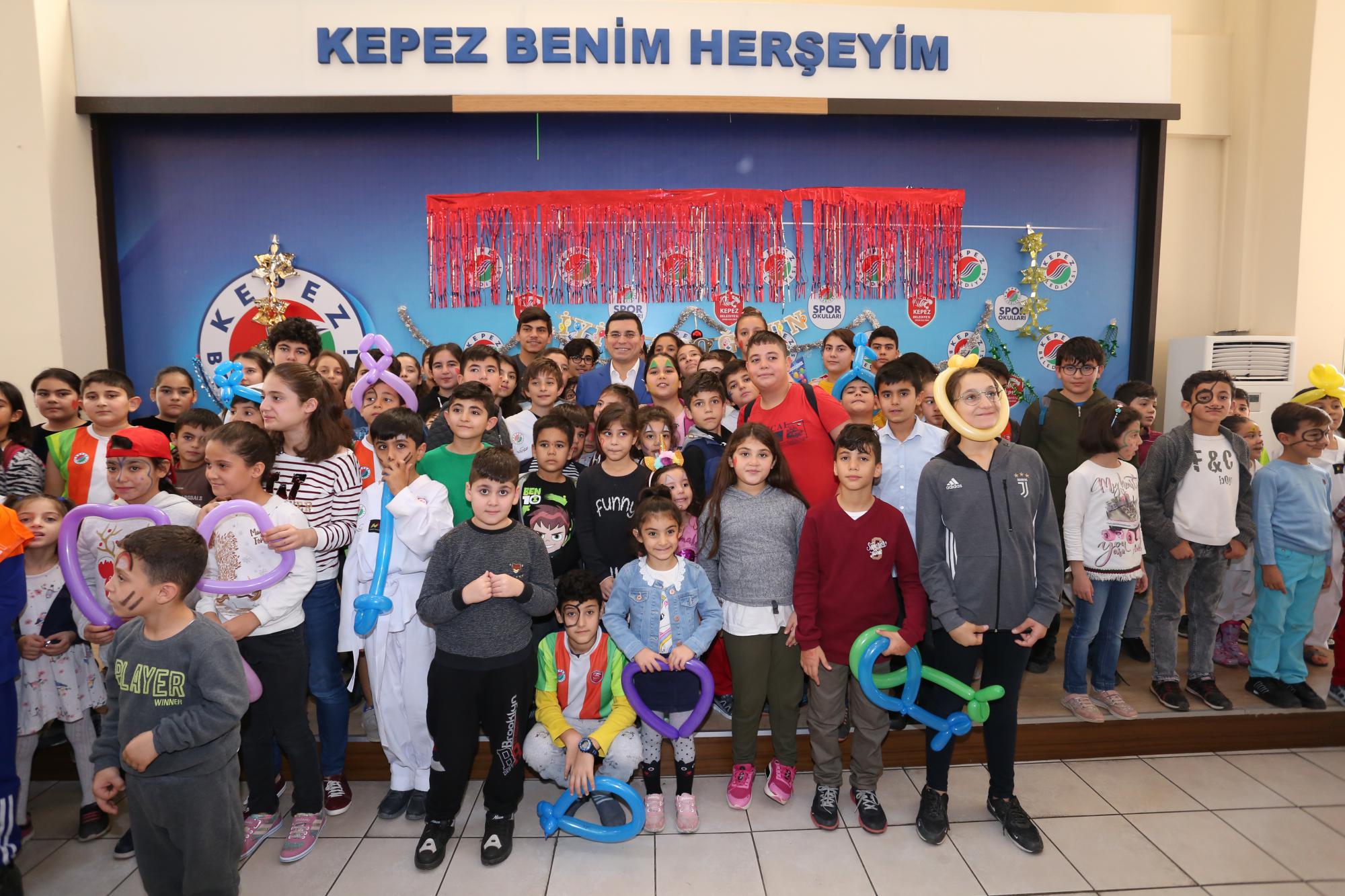 Tütüncü’den Kepezli çocuklara doğum günü