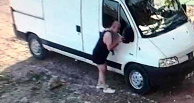 Alacaklısının kabus yaşattığı emlakçı, iç çamaşırıyla gittiği dükkanda yardım istedi