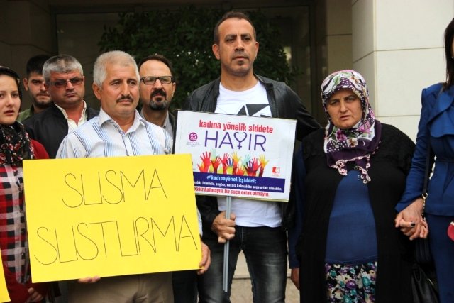Şarkıcı Haluk Levent, “Şeytanın eline düştüm” yazıp intihar eden kadının duruşmasına katıldı
