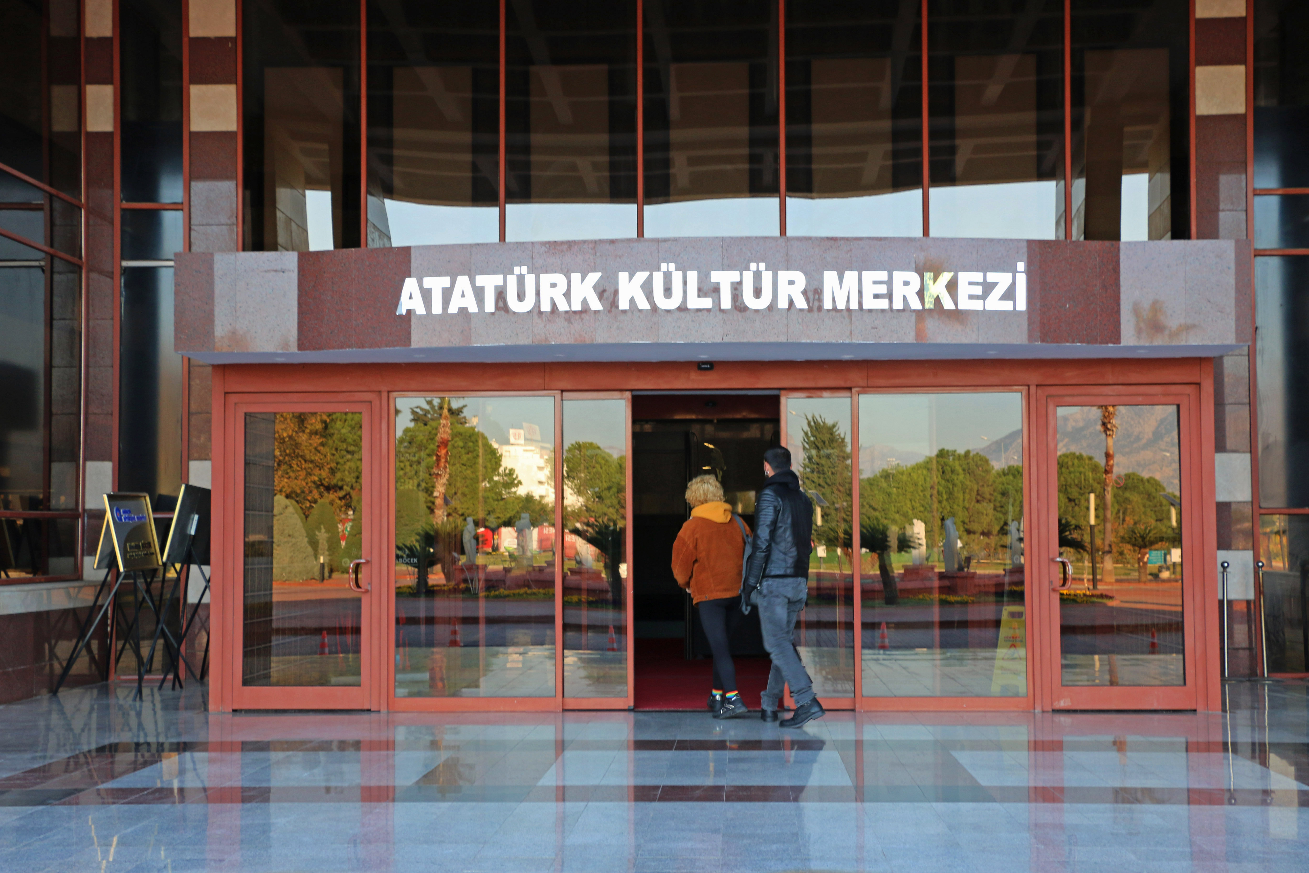 AKM’ye Atatürk Kültür Merkezi tabelası asıldı