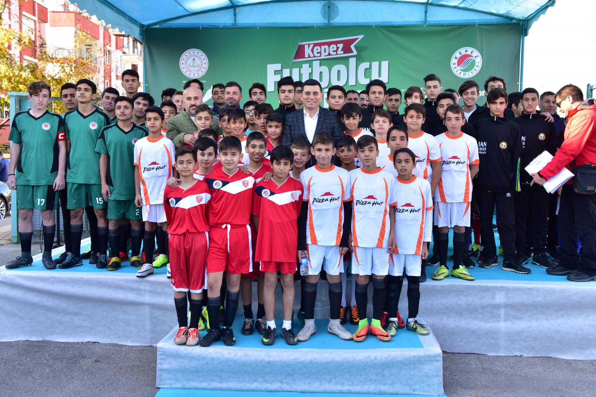 Futbolcu Fabrikası Kepez’de