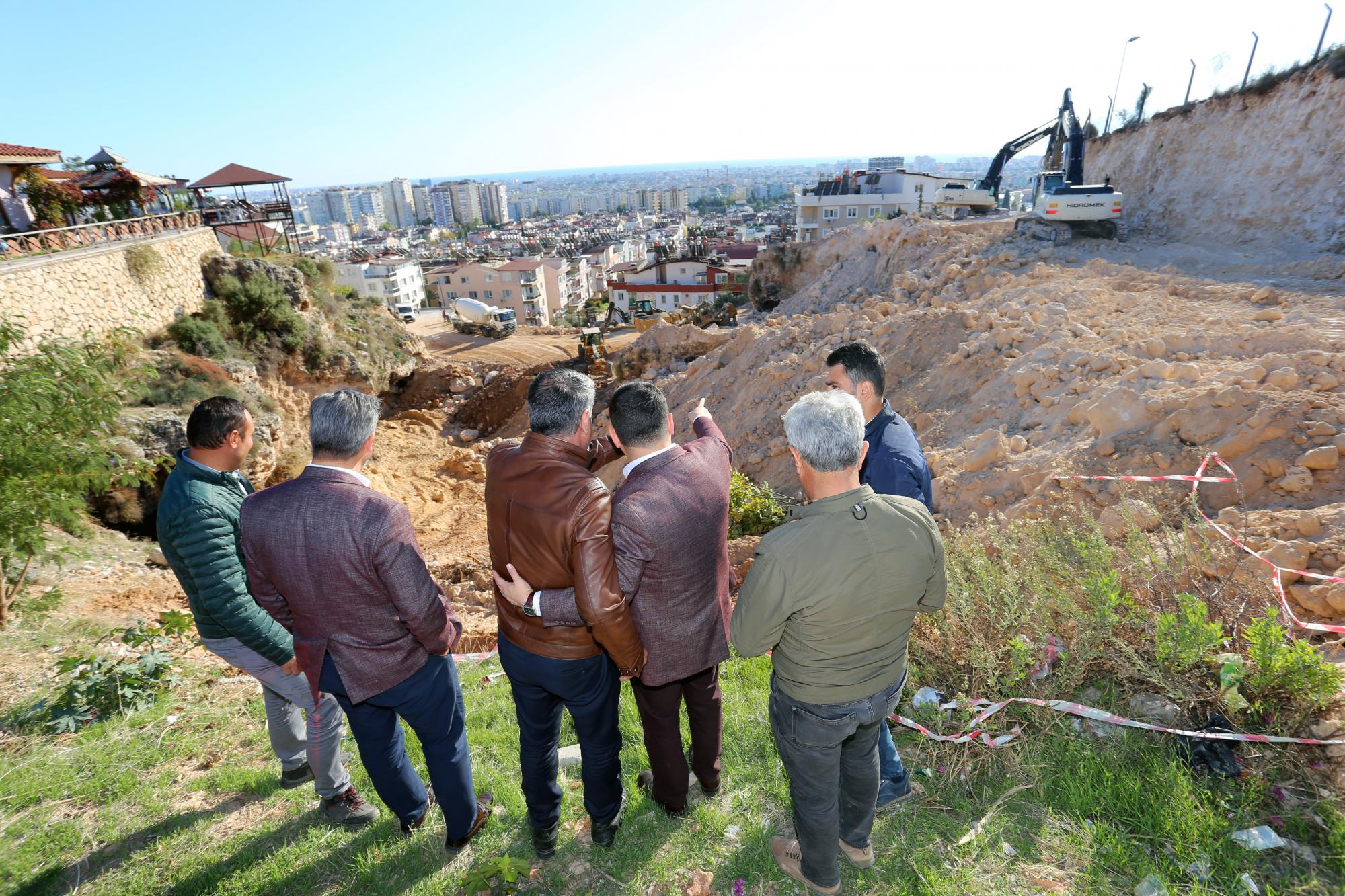 Kepez yol için dağları deliyor