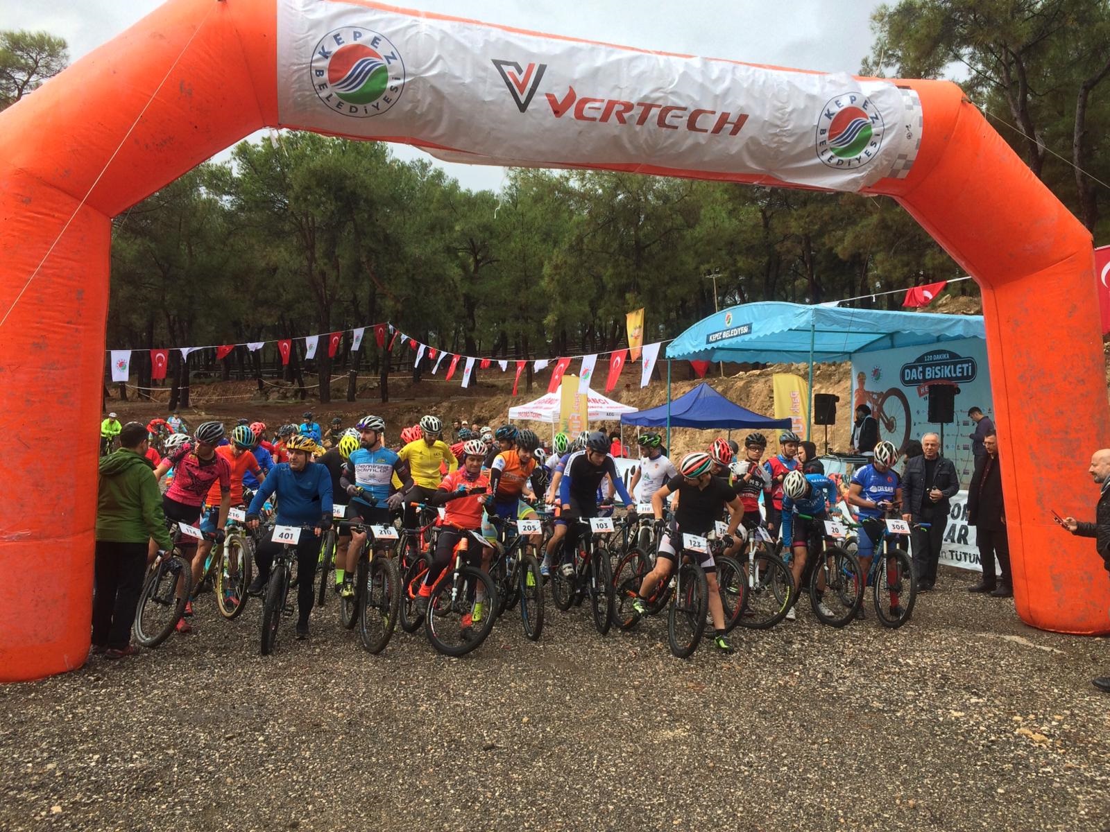Kepez’de pedallar yarışıyor