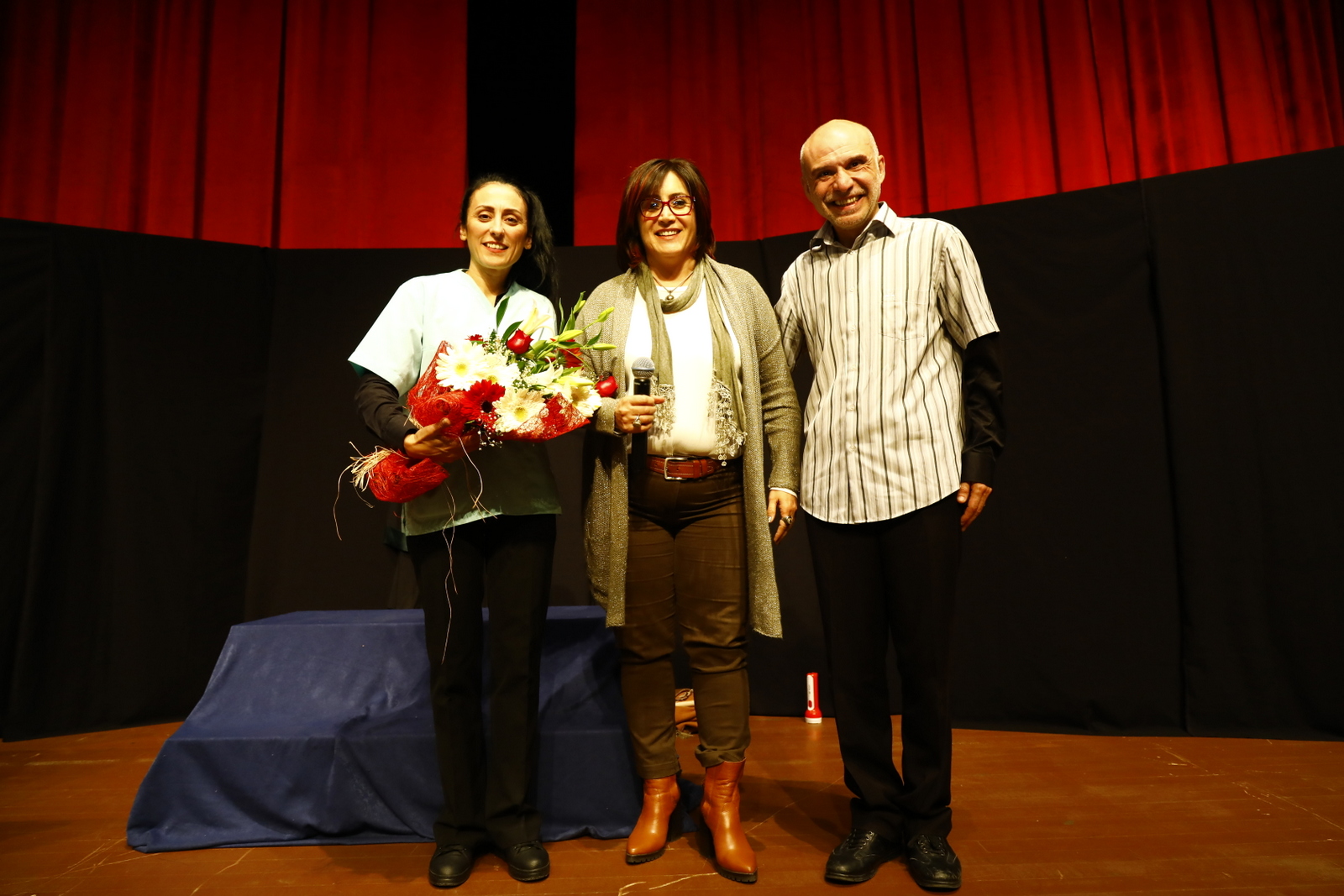 10 ARALIK İNSAN HAKLARI GÜNÜ’NDE  “İNSAN GİBİ” TİYATRO