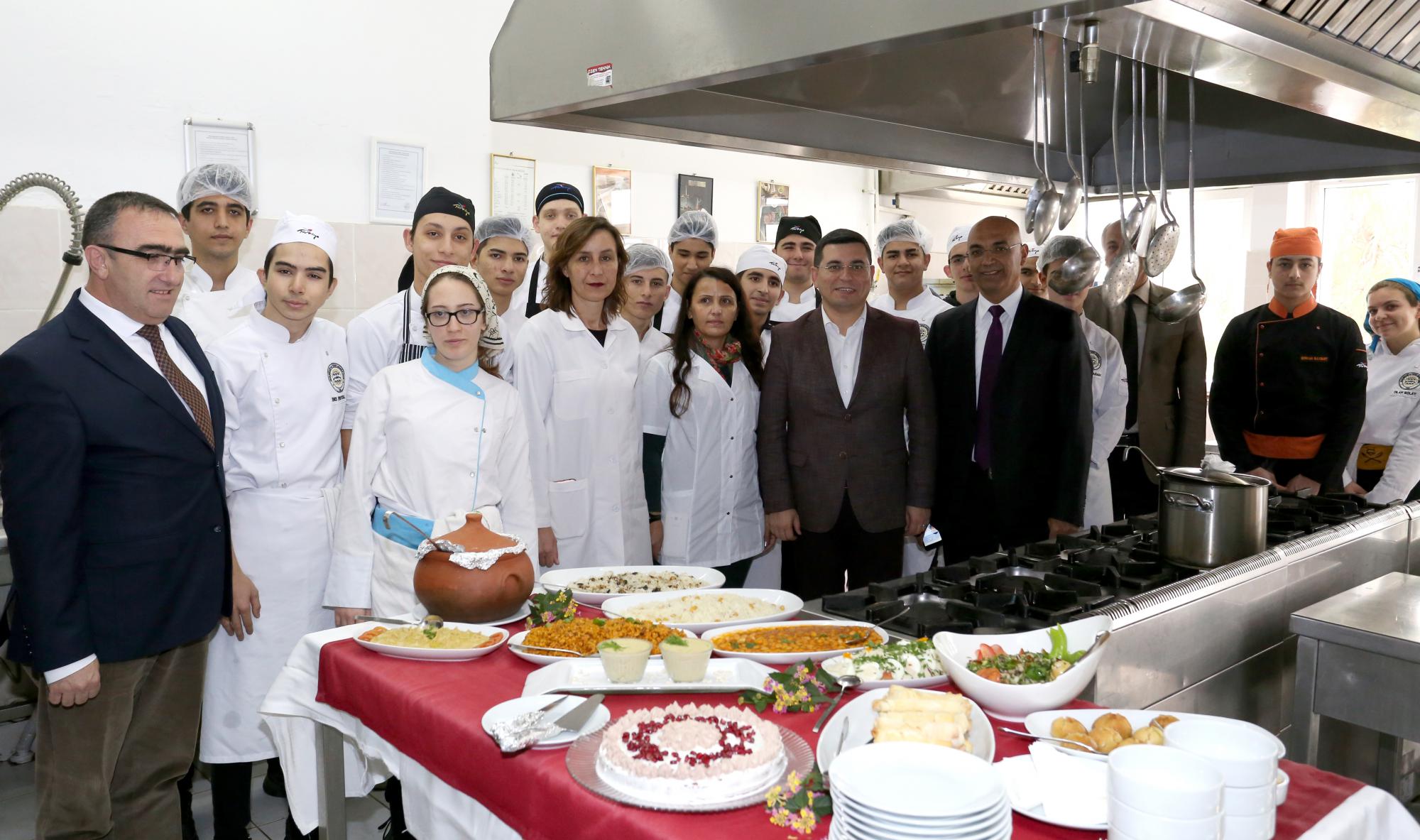 Tütüncü genç turizmcilerden umutlu