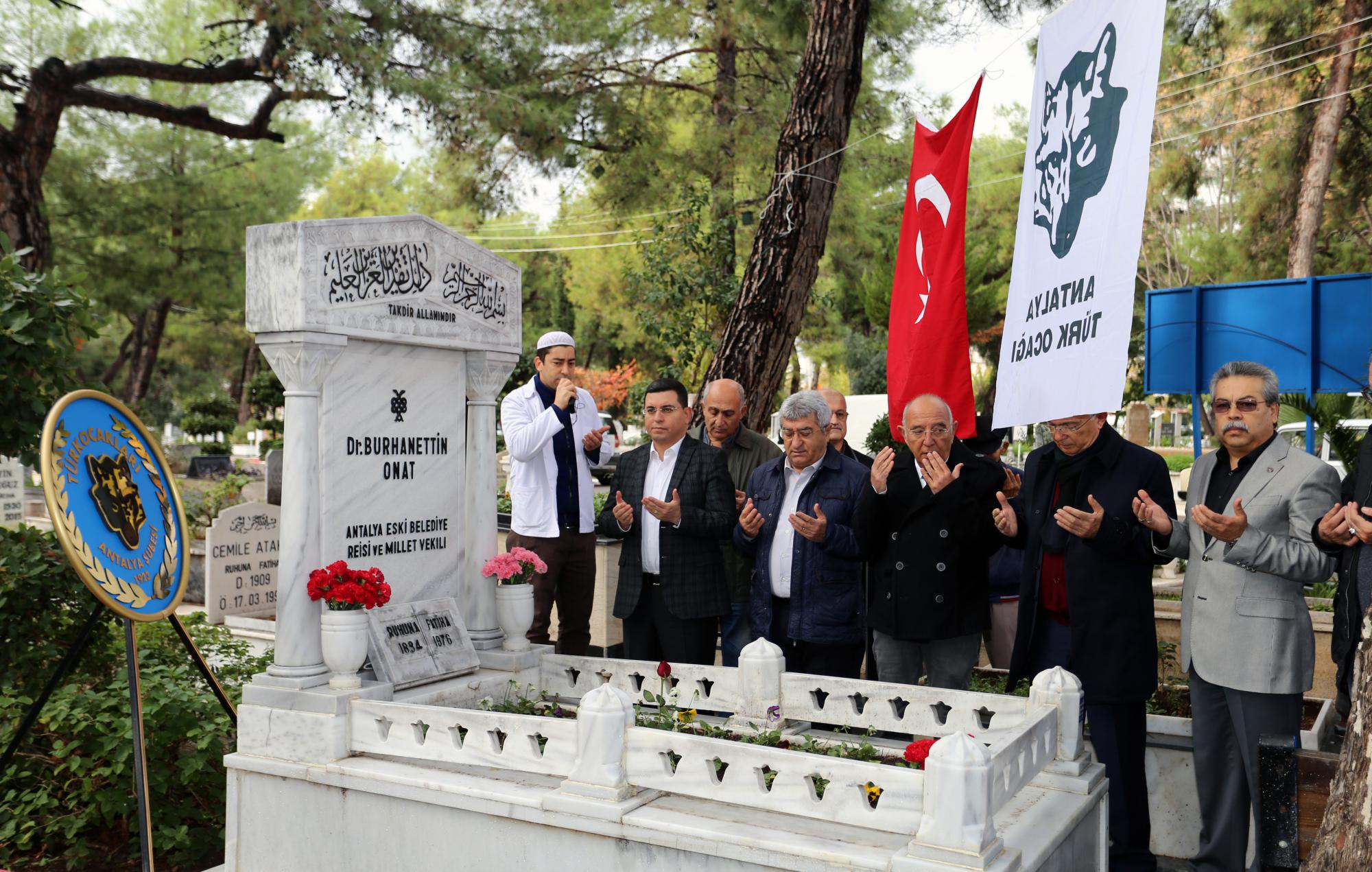 Tütüncü’den Burhanettin Onat’a vefa
