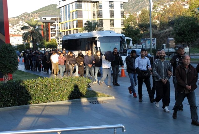 Alanya’da uyuşturucu operasyonuna 16 tutuklama