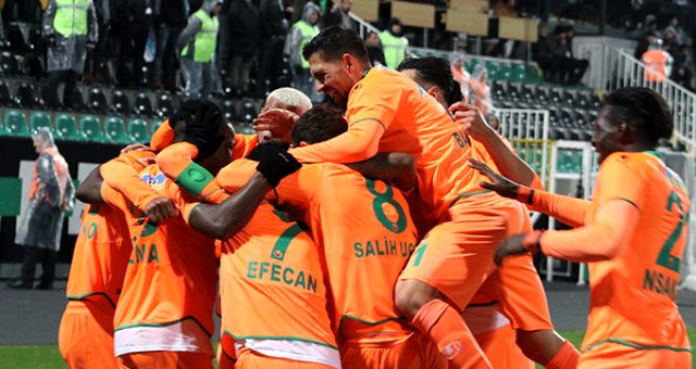 Alanyaspor, Denizlispor’a gol yağdırdı!