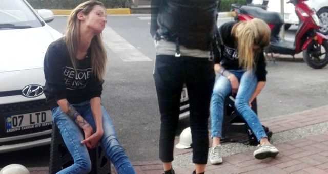Antalya’da ayakta durmakta güçlük çeken uyuşturucu bağımlısı kız hastaneye kaldırıldı