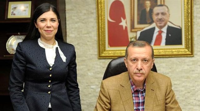 Eski AK Parti Milletvekili Pelin Gündeş Bakır, partiden ihraç edildi