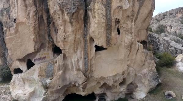 Frig Vadisi’ne ‘vandal’ tahribatı