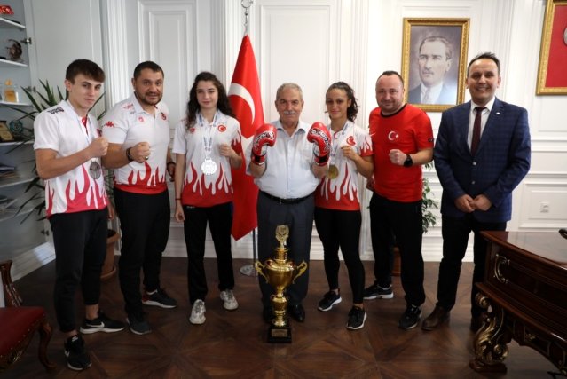 Muaythai turnuvasında İlkadımlı sporculardan büyük başarı