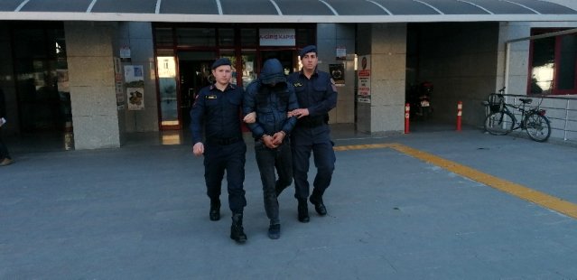 Uyuşturucu satıcısı jandarmadan kaçamadı