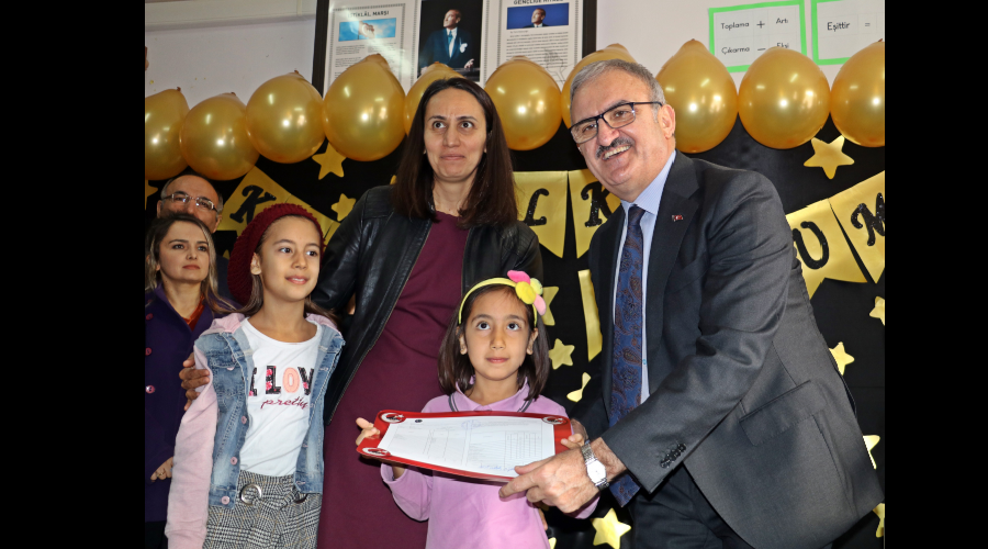 Antalya’da 475 bin 412 öğrenci karne heyecanı yaşadı