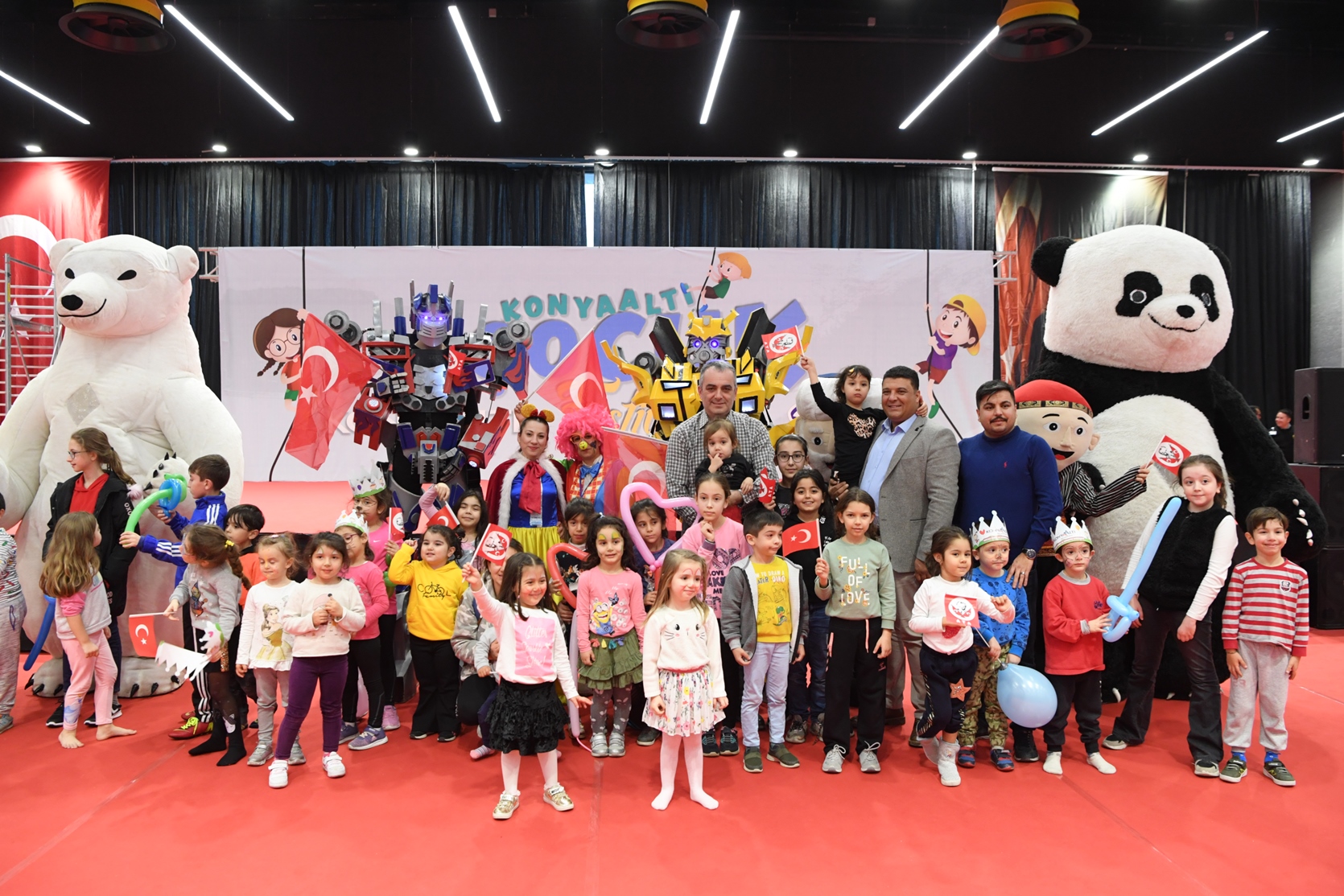 Konyaaltı Belediyesi Çocuk Festivali başladı…