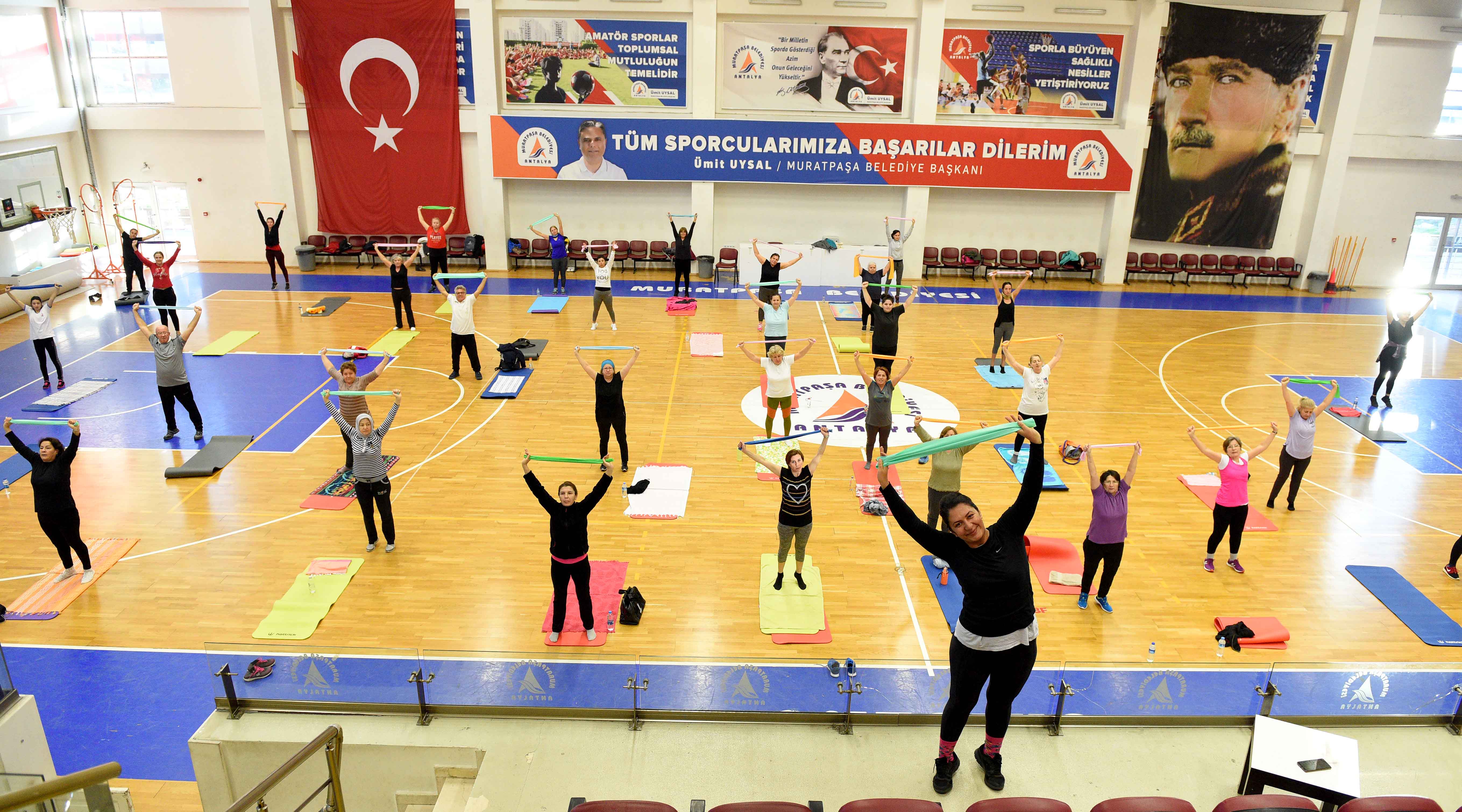 Muratpaşa form tutuyor