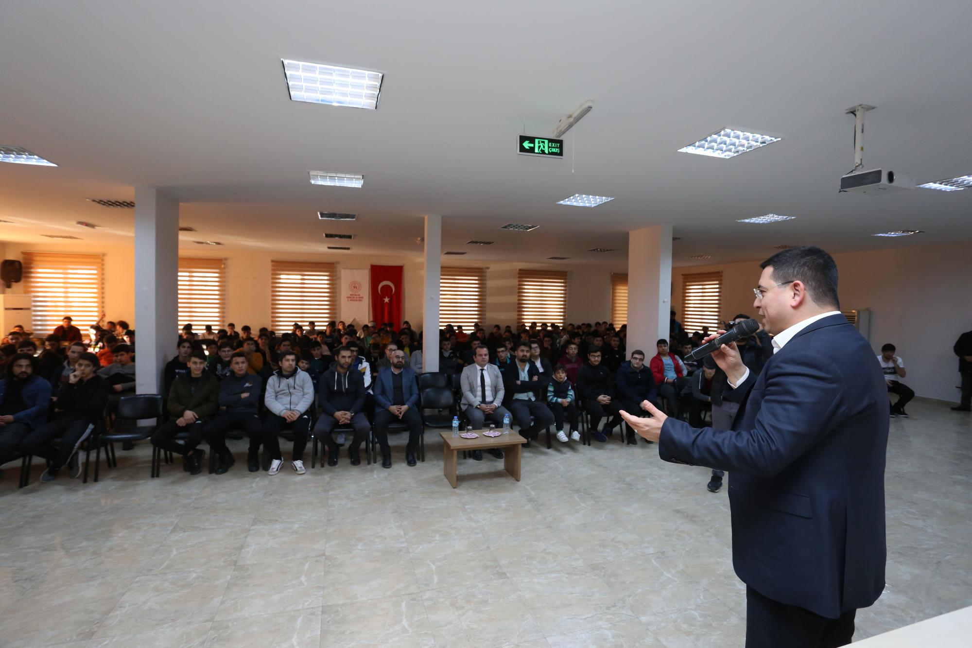 Tütüncü, “Gençlerimiz bu ülkenin istikbali”