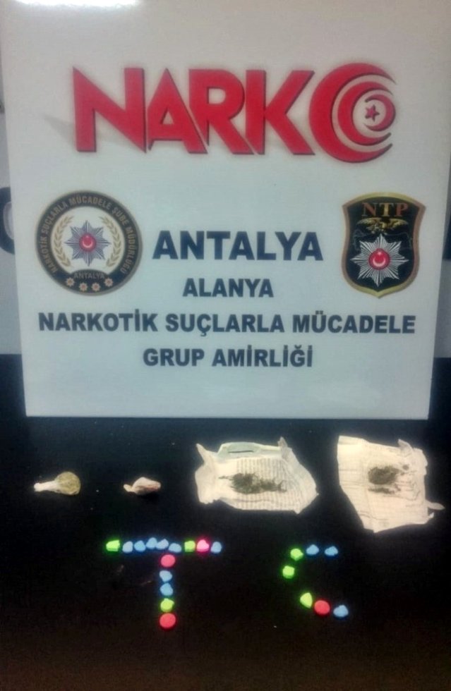 Alanya’da şüpheli araçtan uyuşturucu çıktı