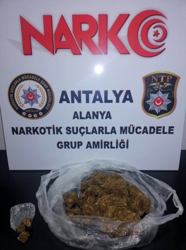 Araçta uyuşturucuyla yakalandılar
