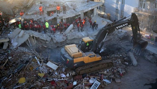 Elazığ’daki depremde 4 kişinin daha cansız bedenine ulaşıldı